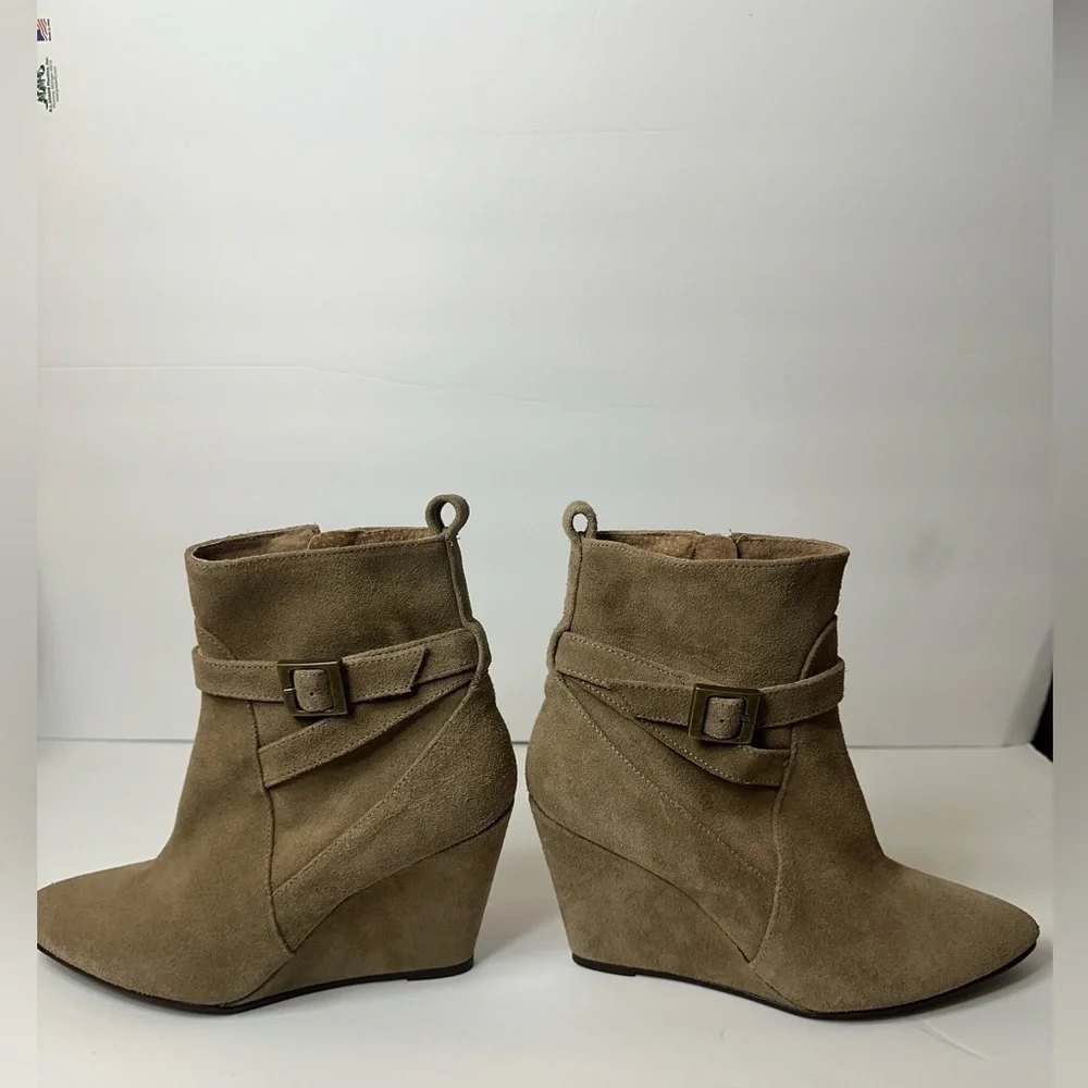 Charles David Women’s Taupe Suede Wedges Size 37 (6.5)